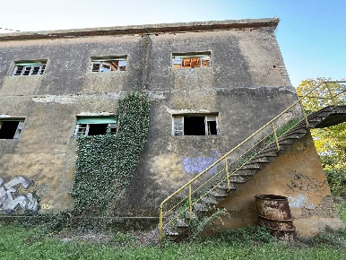 Foto Rustico a Bibbona di 2000 m² con 12 locali in vendita