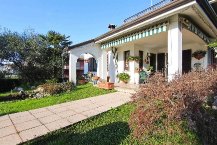 Foto Villa unifamiliare in Via Silvio Pellico 19/D, Ceriano Laghetto Centro