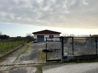 Foto Attività commerciale a Massarosa Piano di Conca di 265 m² con 5 locali
