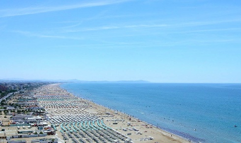 Foto Hotel a Rimini di 1500 m² con 46 locali in vendita