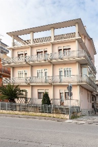 Foto Appartamento a Chioggia Sottomarina di 600 m² con 25 locali in vendita