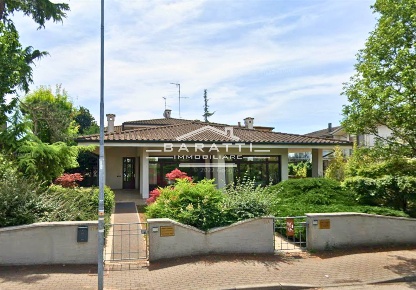 Foto Villa unifamiliare a Borgo Virgilio Cerese di 170 m² con 5 locali