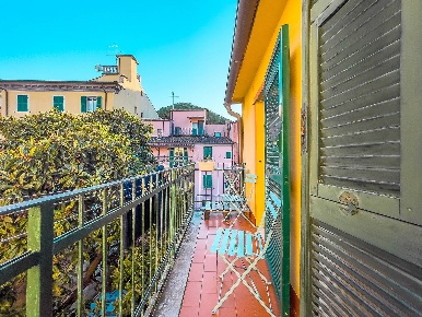 Foto Appartamento a Sarzana Centro di 90 m² con 5 locali in vendita