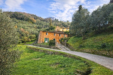 Foto Rustico a Lucca Mutigliano - Torre di 270 m² con 15 locali in vendita