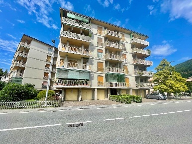 Foto Appartamento in Via Zara 19, Verbania Suna di 99 m² con 4 locali