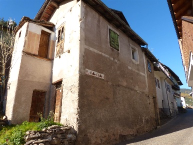 Foto Rustico a Capriana Centro di 111 m² con 6 locali in vendita