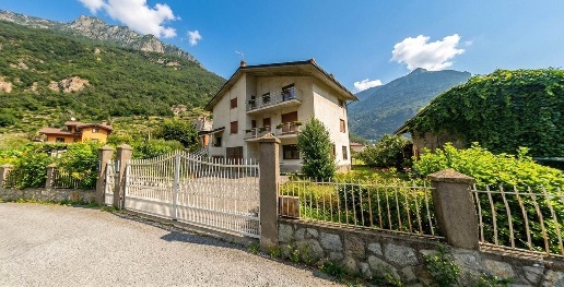 Foto Villa unifamiliare in Via Crestellaz 3, Donnas Centro di 187 m²
