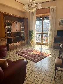 Foto Appartamento in Via XXIV Maggio, Cosenza Centro di 190 m² con 5 locali