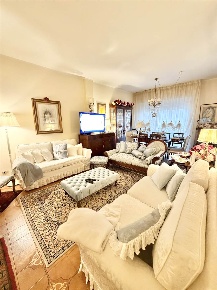 Foto Appartamento a Massarosa Piano di Mommio di 150 m² con 5 locali