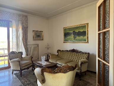 Foto Appartamento a Cecina Cecina Centro di 150 m² con 6 locali in vendita