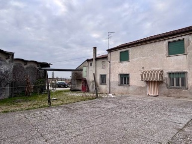 Foto Villa a schiera in via campagne  28, Bovolone Le Campagne di 603 m²