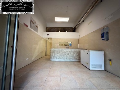 Foto Negozio a Ostuni Via Ludovico, Corso Umberto I, Vittorio Emanuele