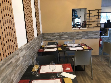 Foto Negozio a Modena San Faustino di 100 m² con 3 locali in vendita