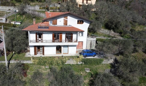 Foto Casa indipendente a Fivizzano di 150 m² con 7 locali in vendita