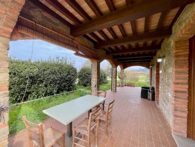 Foto Cessione attività a Campiglia Marittima di 739 m² con 7 locali