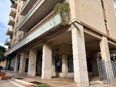 Foto Negozio in via Diego D'Amico 33, Bagheria Centro di 140 m² in vendita