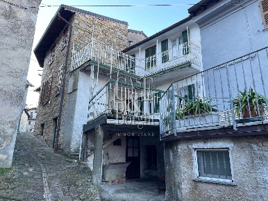 Foto Case semi ndipendenti in frazione Casa Crevani, Romagnese di 256 m²