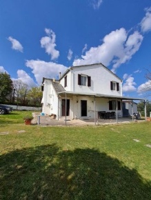 Foto Casa indipendente a Castelplanio di 100 m² con 6 locali in vendita