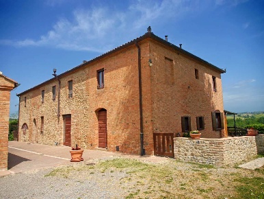 Foto Rustico in VIA ARETINA, Castelnuovo Berardenga di 110 m² con 5 locali