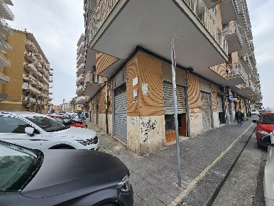 Foto Negozio a Salerno Torrione di 50 m² con 1 locali in vendita