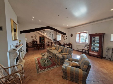 Foto Rustico a Campello sul Clitunno di 170 m² con 6 locali in vendita