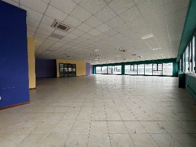 Foto Locale commerciale a Figline e Incisa Valdarno di 545 m² con 2 locali