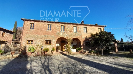 Foto Agriturismo a Foiano della Chiana Centro di 525 m² con 12 locali