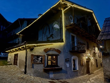 Foto Attività commerciale a Pragelato di 380 m² con 21 locali in vendita