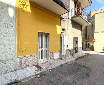Foto Appartamento in via Amorosi 57, Galatone Centro di 100 m² con 6 locali