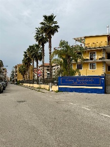Foto Negozio in Via Antonio Fogazzaro 71, Battipaglia Centro di 150 m²