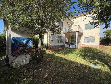 Foto Appartamento a Pisa Tirrenia di 120 m² con 5 locali in vendita