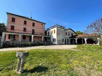 Foto Casa indipendente in VIA CASALE 75, Casale Monferrato di 694 m²