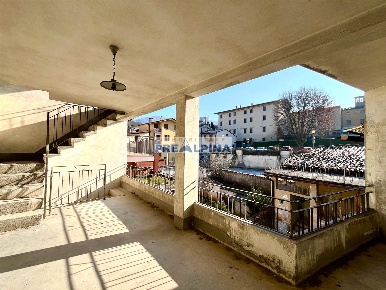 Foto Casa indipendente in via san Michele 21, Leffe di 158 m² con 4 locali