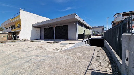 Foto Negozio in via castelvolturno, Mondragone di 320 m² con 1 locali
