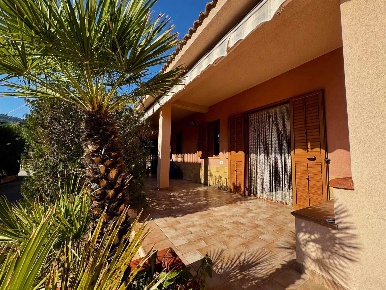 Foto Appartamento in via Valdemone, Pollina di 68 m² con 4 locali