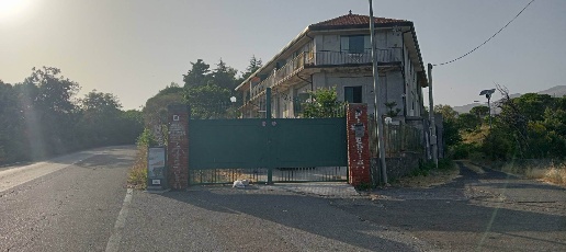 Foto Appartamento in Via Etnea 186, Nicolosi di 320 m² con 5 locali