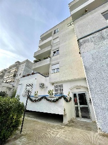 Foto Appartamento a Canosa di Puglia Centro di 90 m² con 4 locali