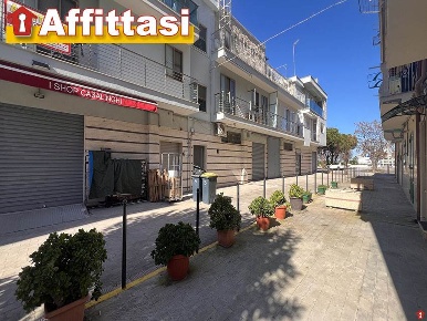 Foto Attività commerciale in VIA VITTORIO VENETO  117, Margherita di Savoia