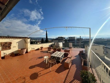Foto Attico a Firenze Campo di Marte di 120 m² con 4 locali in vendita