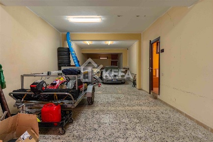 Foto Magazzino in via Labiso  2, Cefalù Centro di 141 m² in vendita