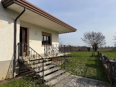 Foto Appartamento in Via Abbazia  6, Gruaro Giai di 85 m² con 4 locali