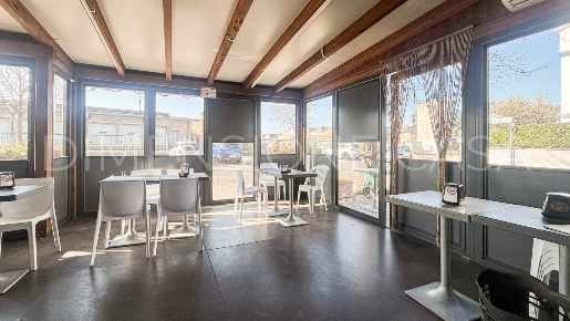 Foto Negozio in strada barchetta, Modena Madonnina - Tre Olmi di 65 m²