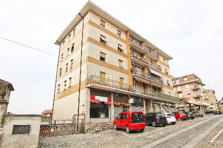 Foto Appartamento in Via IV Novembre 36, Cogliate Centro di 80 m²