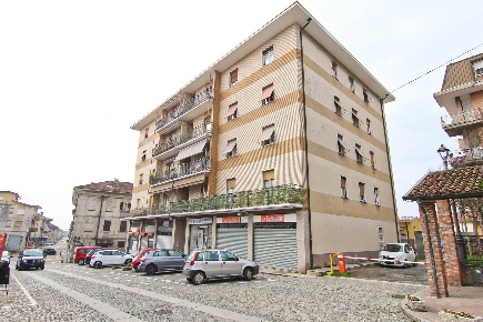 Foto Appartamento in Via IV Novembre 36, Cogliate Centro di 80 m²
