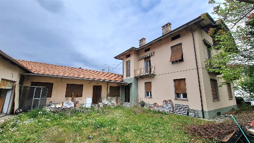 Foto Villa bifamiliare in Via Milano 119, Biella Chiavazza di 380 m²