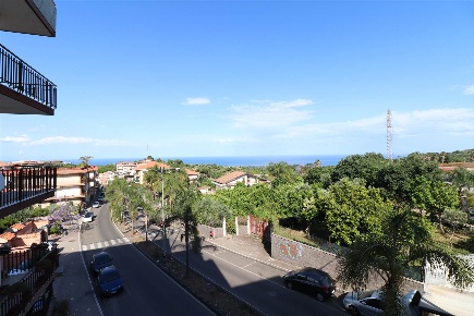 Foto Appartamento in Via Zio Martino 23, Aci Catena di 100 m² con 3 locali