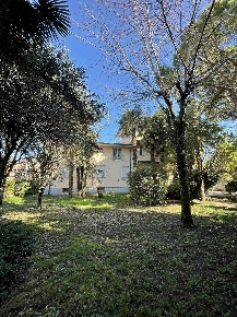 Foto Villa unifamiliare in VIALE MONTECATINI 3, Romano di Lombardia Centro