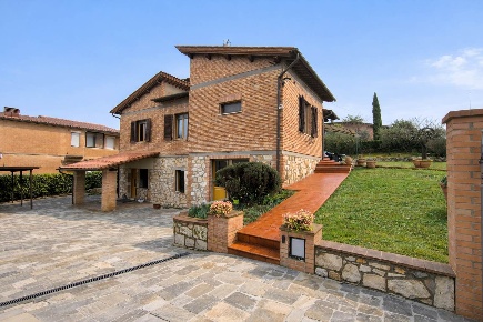 Foto Villa unifamiliare a Monteriggioni di 153 m² con 7 locali in vendita