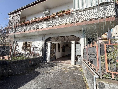 Foto Appartamento in Via Giacomo Leopardi 10, Gravina di Catania Centro