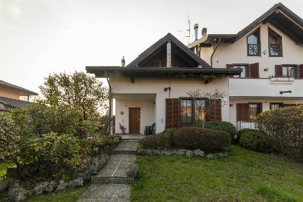 Foto Villa bifamiliare in VIA PISA 184, Marnate Centro di 120 m² in vendita